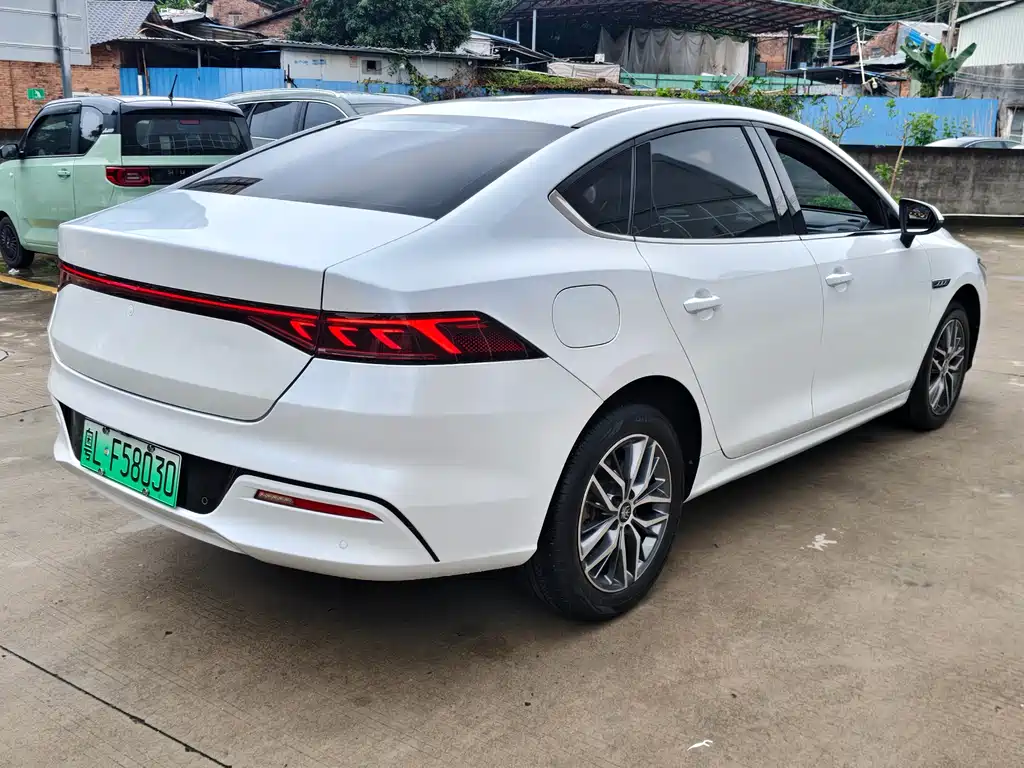 BYD Qin PLUS 2021 DM-i 120KM Premium Edition