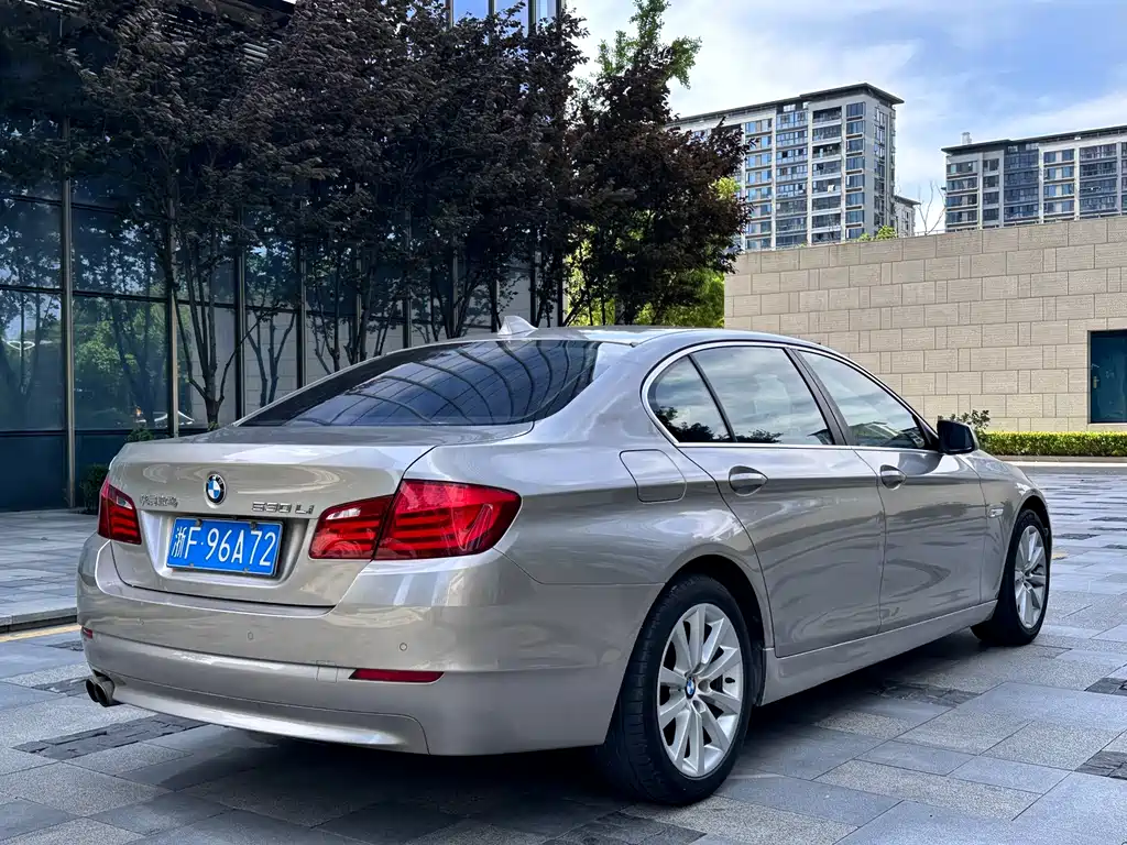 BMW 5 Series 2013 530Li Leading Edition - фото 4