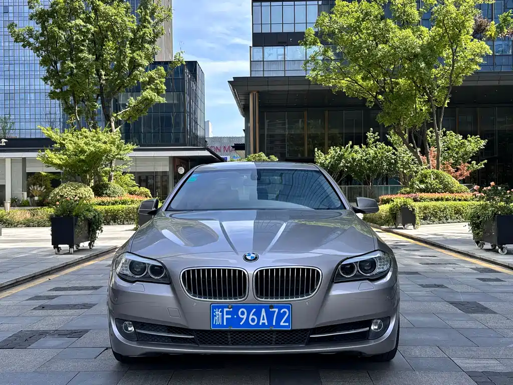 BMW 5 Series 2013 530Li Leading Edition - фото 2