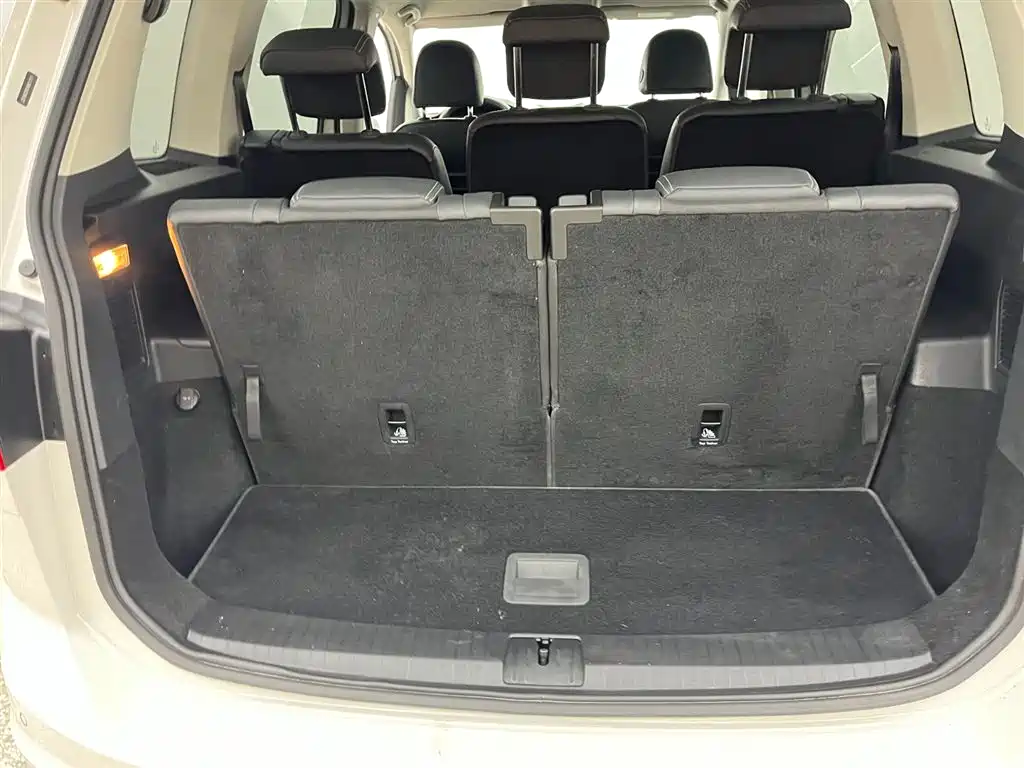 Volkswagen Touran L 2021 280TSI DSG Trendline 7-Seater