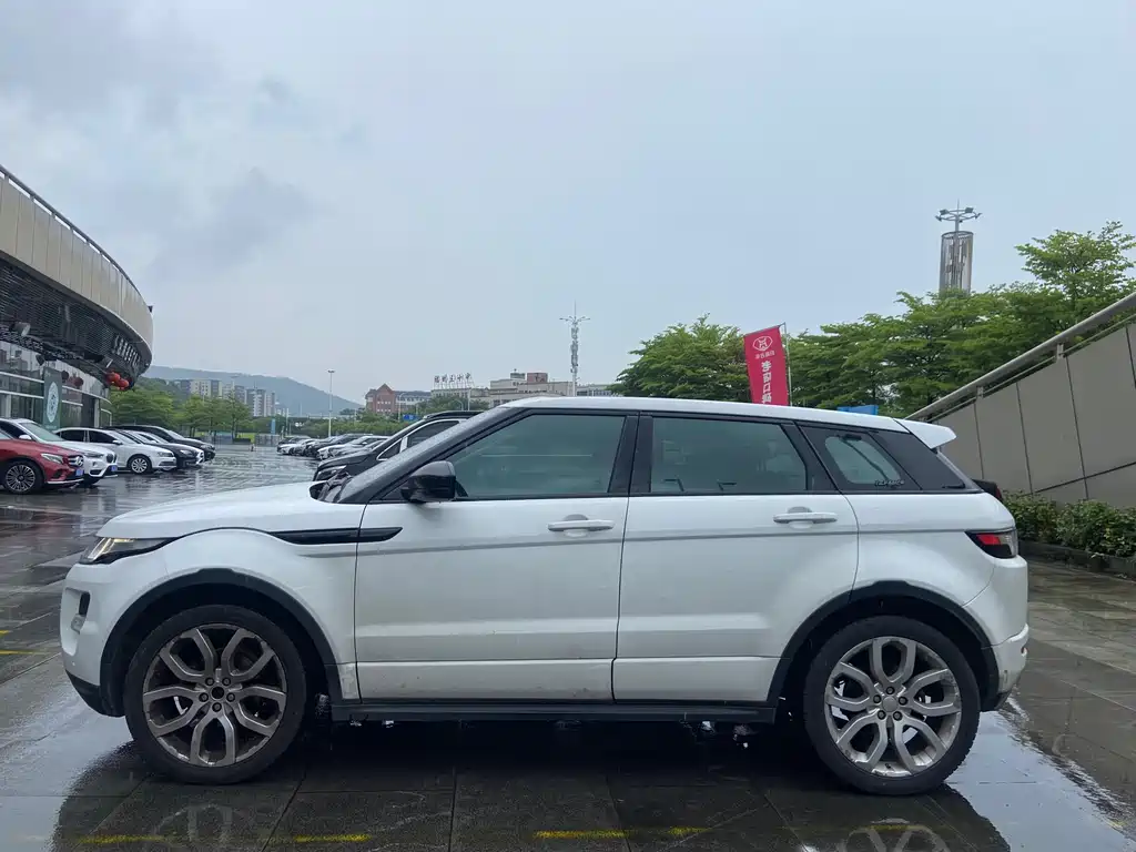 Range Rover Evoque (Import) 2014 2.0T 5-door Dynamic Edition