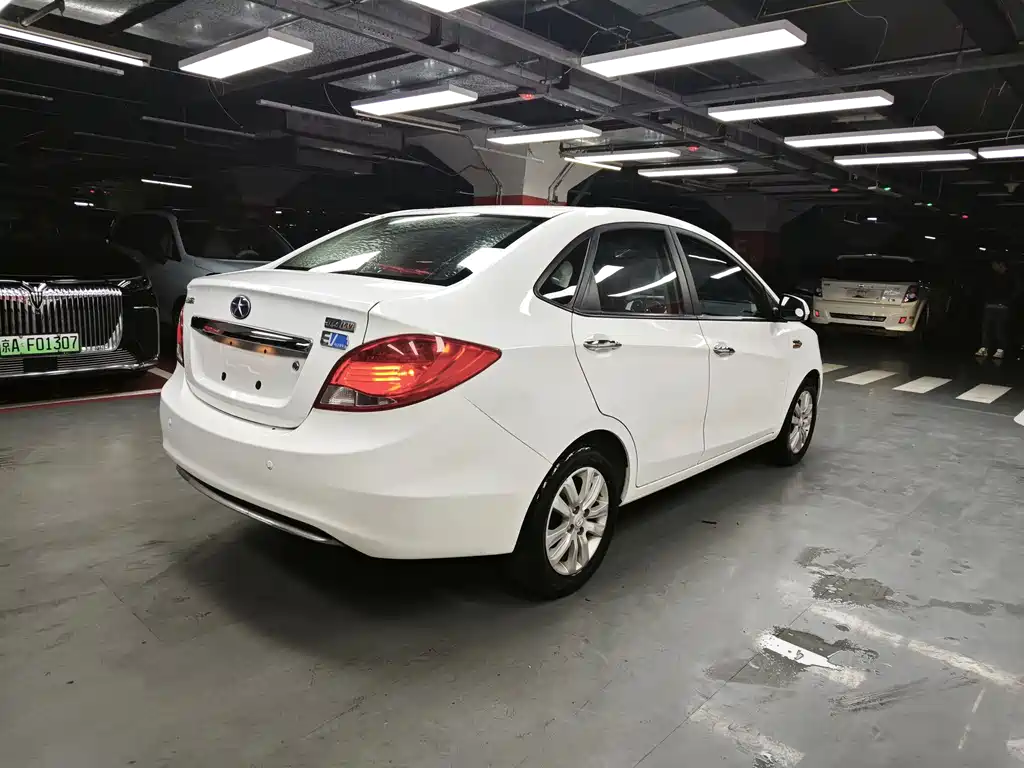 JAC iEV5 2015
