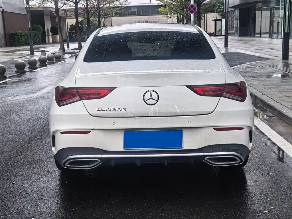 Mercedes-Benz CLA 200