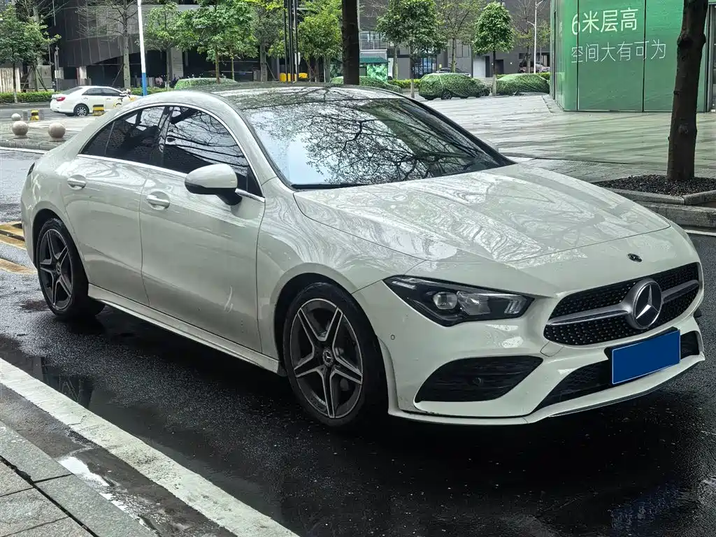 Mercedes-Benz CLA 200