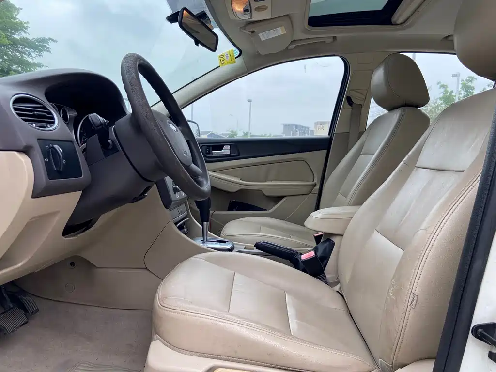 Ford Focus 2012 Hatchback Classic 1.8L Automatic Fashion