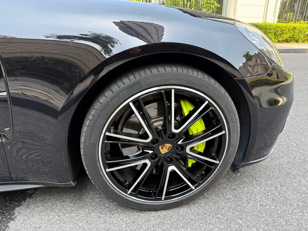 Porsche Panamera 4 E-Hybrid