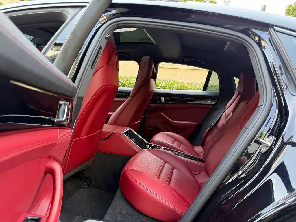 Porsche Panamera 4 E-Hybrid