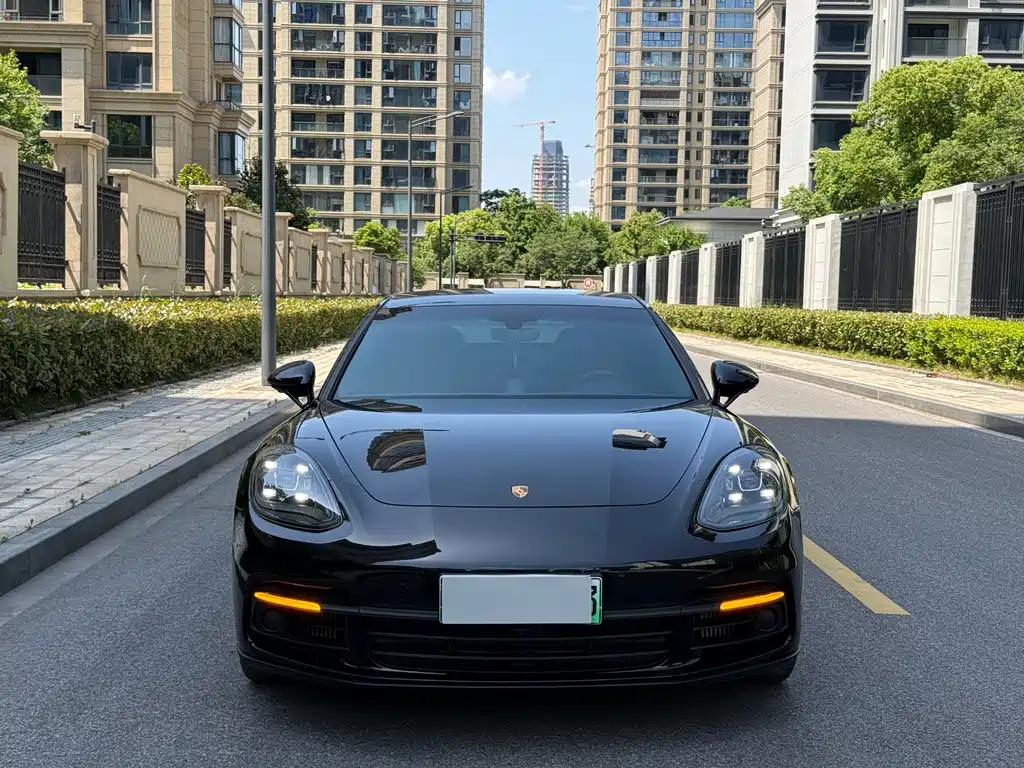 Porsche Panamera 4 E-Hybrid