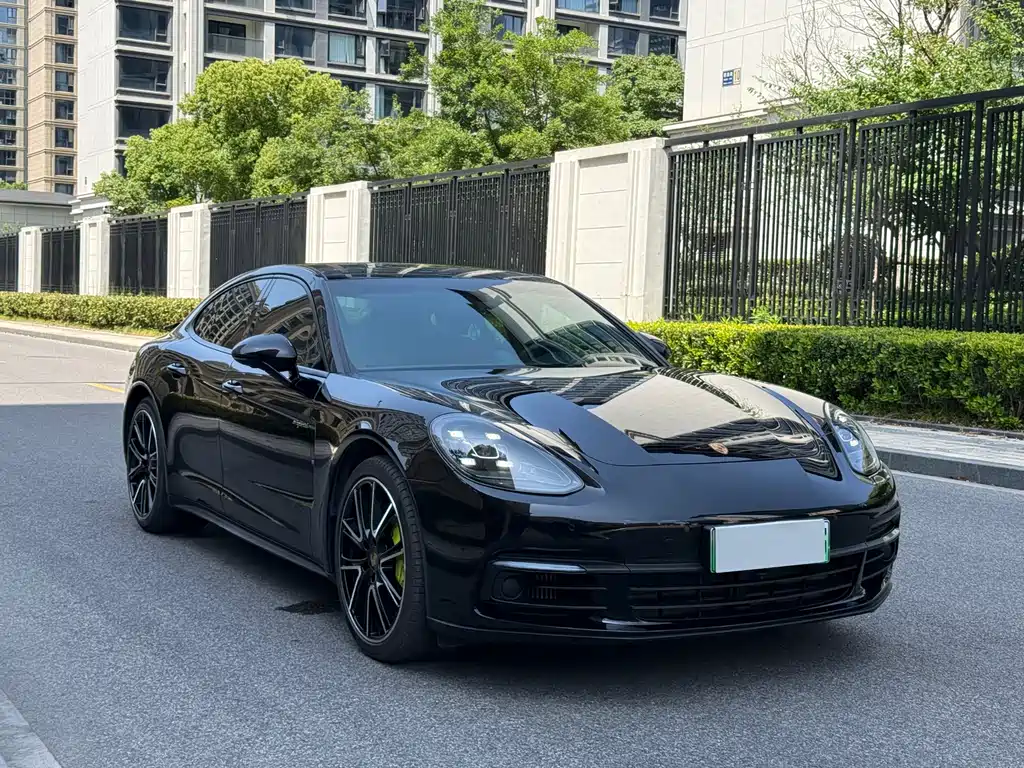 Porsche Panamera 4 E-Hybrid