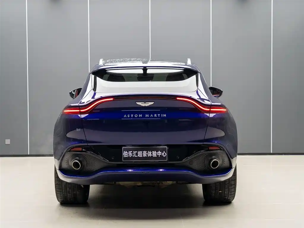 Aston Martin DBX 2023 3.0T STRAIGHT-SIX