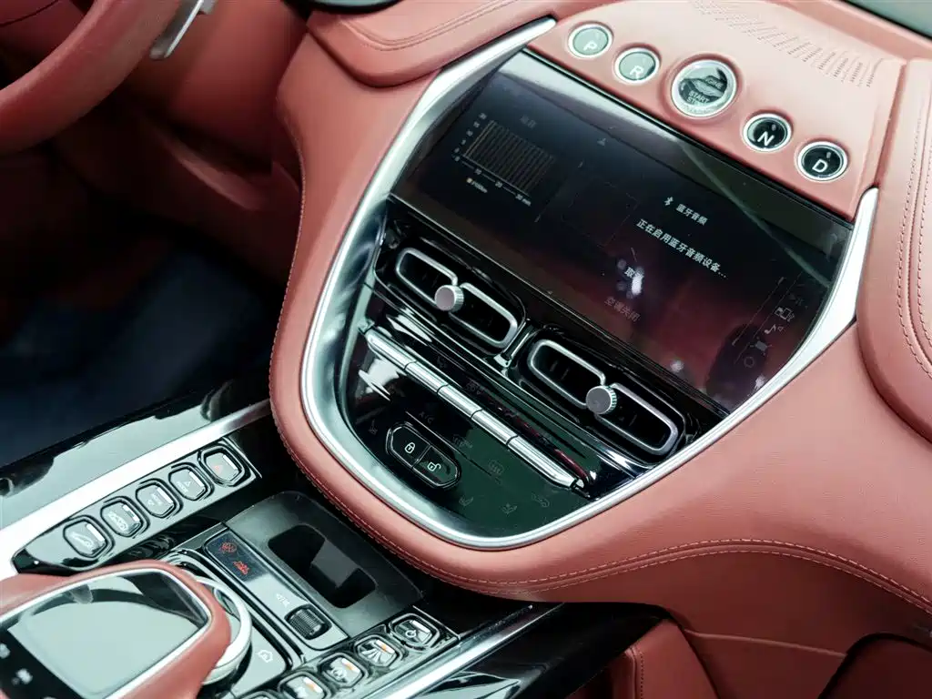 Aston Martin DBX 2023 3.0T STRAIGHT-SIX
