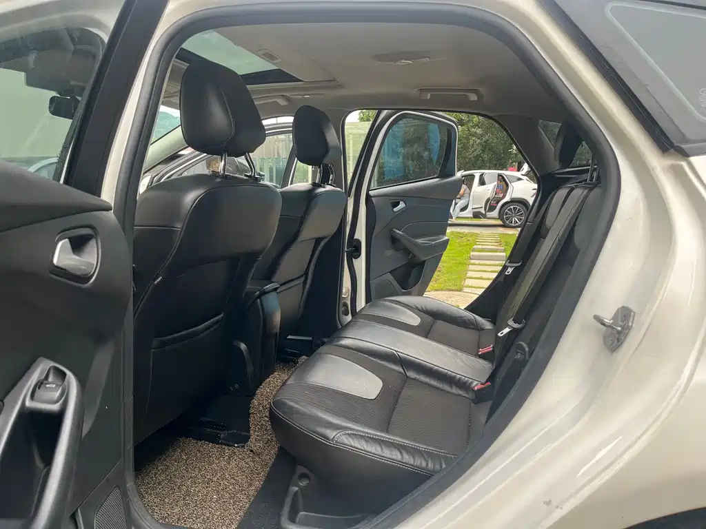 Ford Focus 2015 Hatchback 1.6L Automatic Comfort