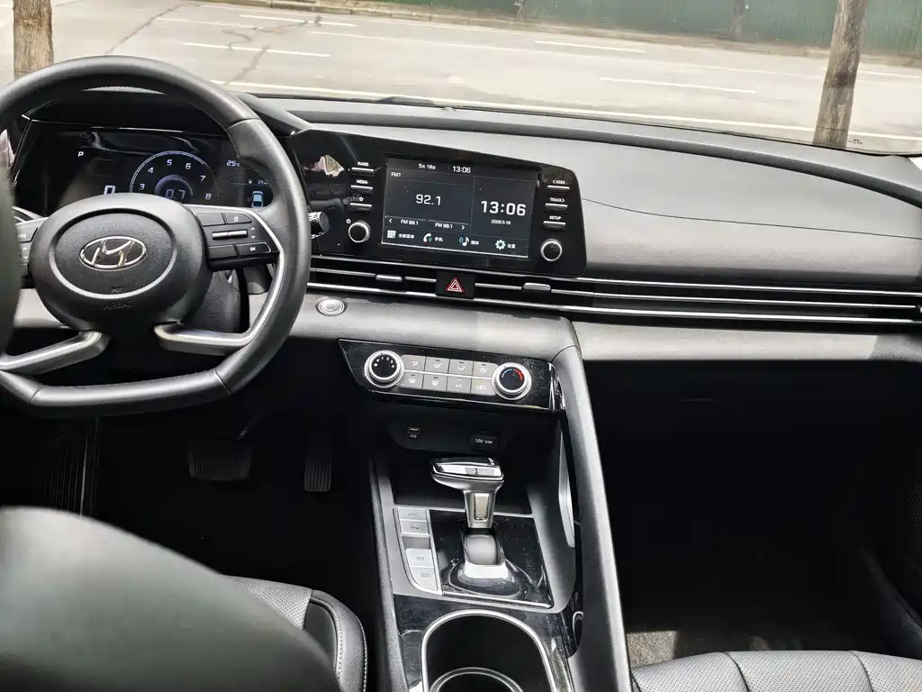 Elantra 2023 1.5L CVT GLS Leading Edition