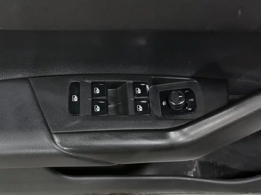 Volkswagen Polo Plus 2019 1.5L Automatic Colorful Tech Edition