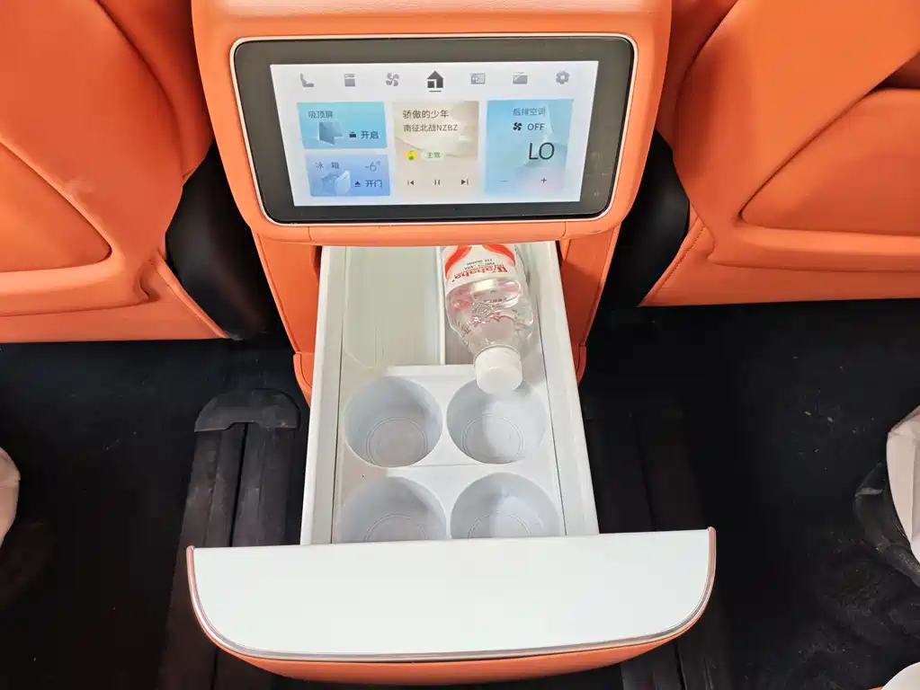 Lynk & Co 900 2025 2.0T Ultra 6-Seater