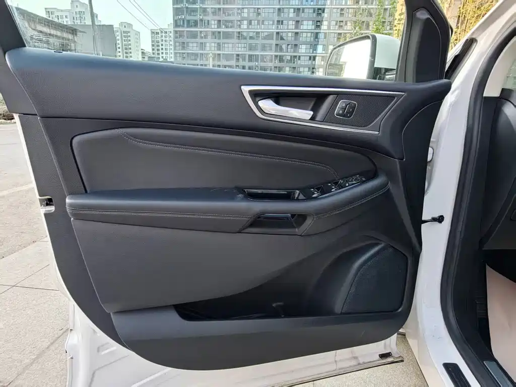 Ford Edge 2015 2.0T GTDi AWD Titanium
