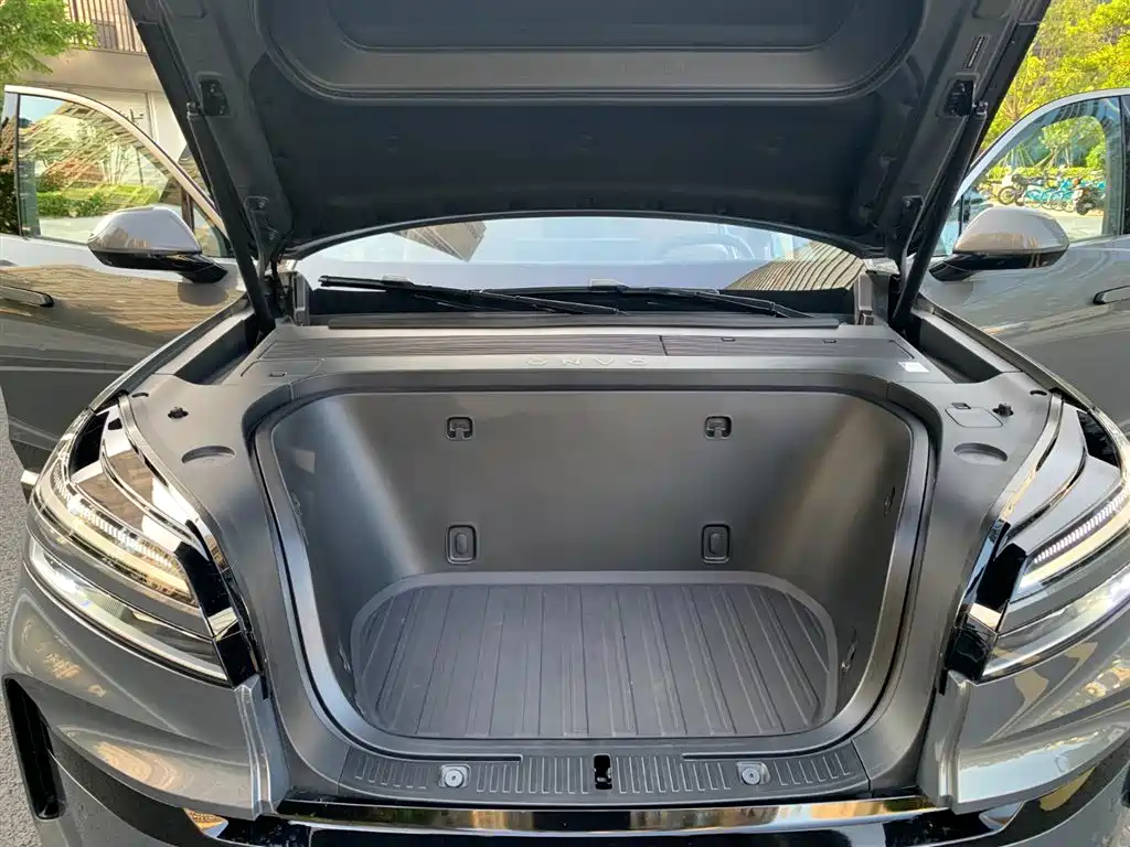 Onvo L90 2025 Max 6-Seater