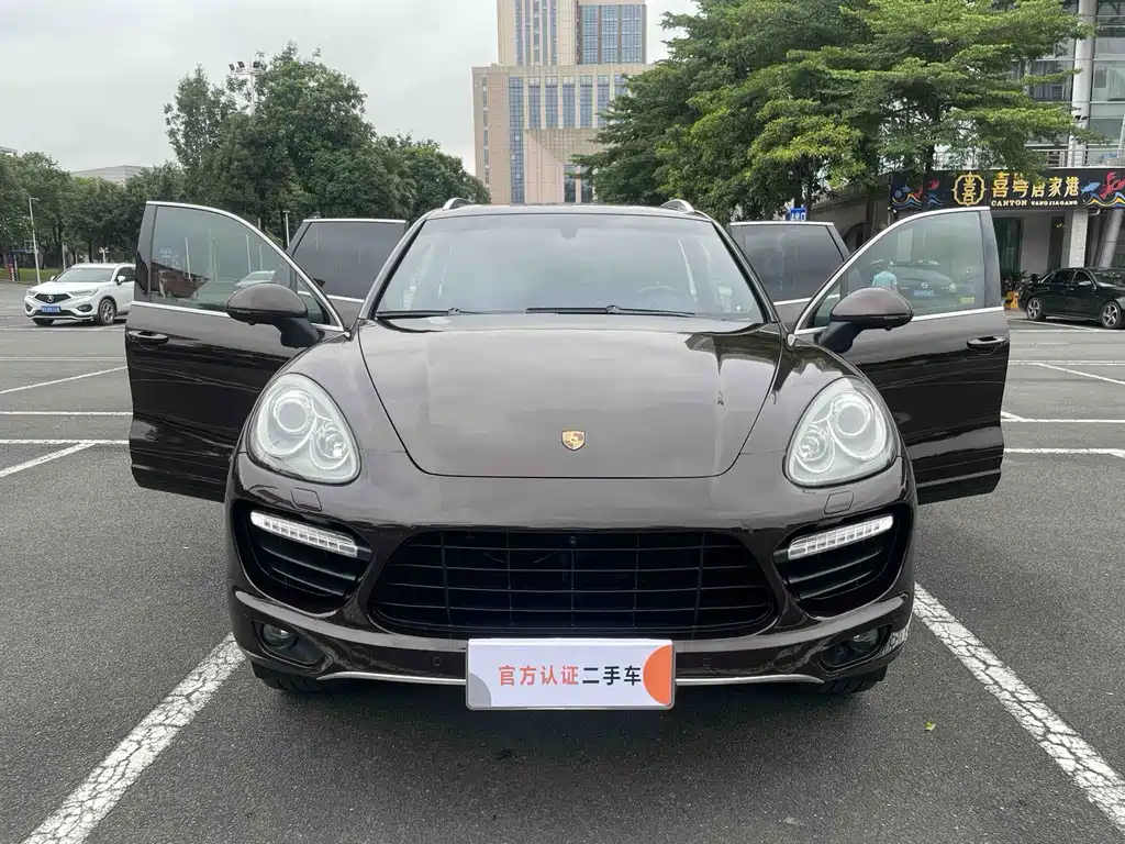 2014 Porsche Cayenne Platinum Edition 3.0T