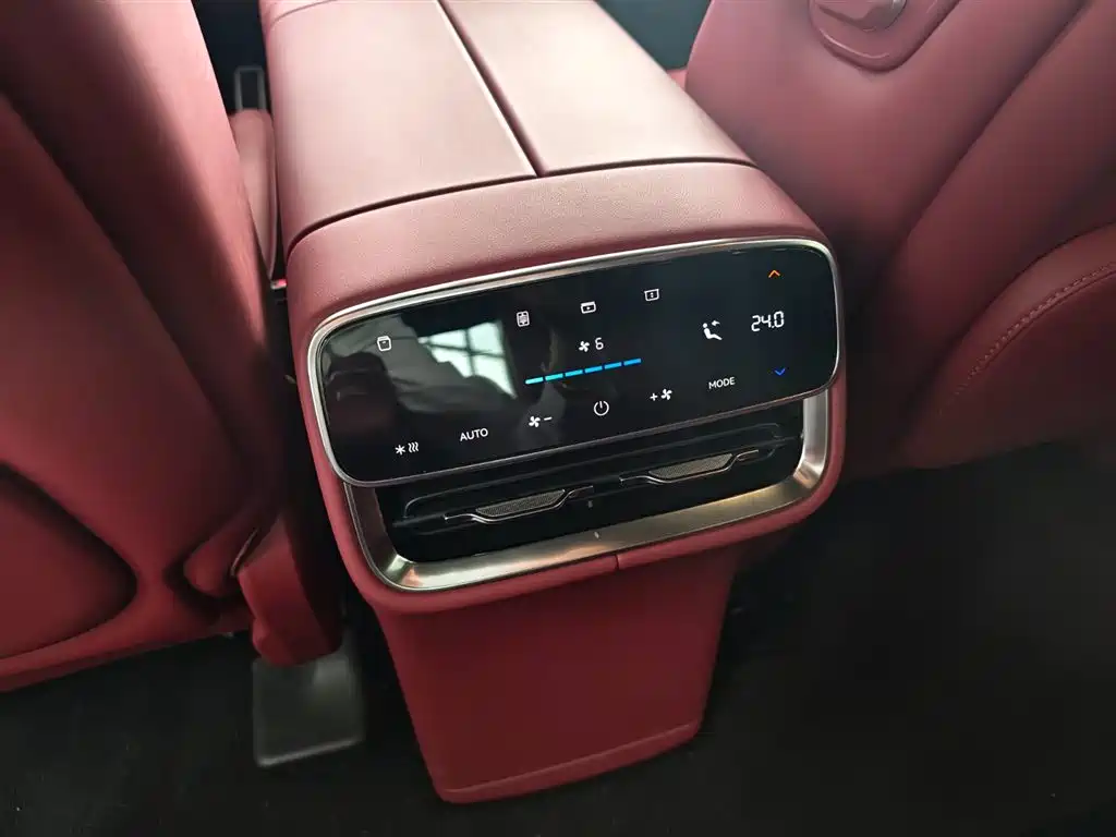 AITO M8 2025 EREV Max 37kWh 6-Seater 192-Line LiDAR