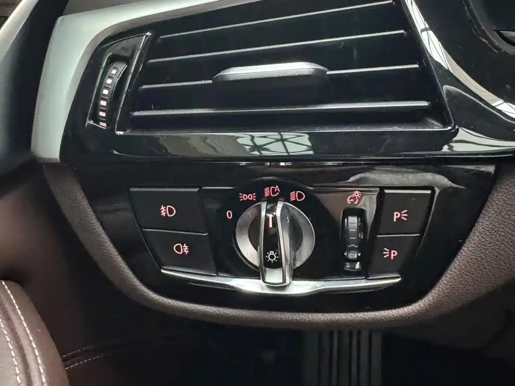 BMW 5 Series 2019 530Li Leading Edition Luxury Package