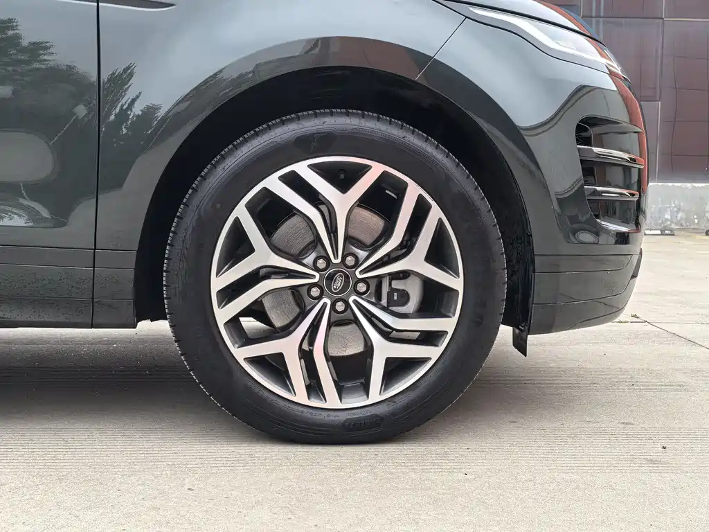 Range Rover Evoque L 2024 SE
