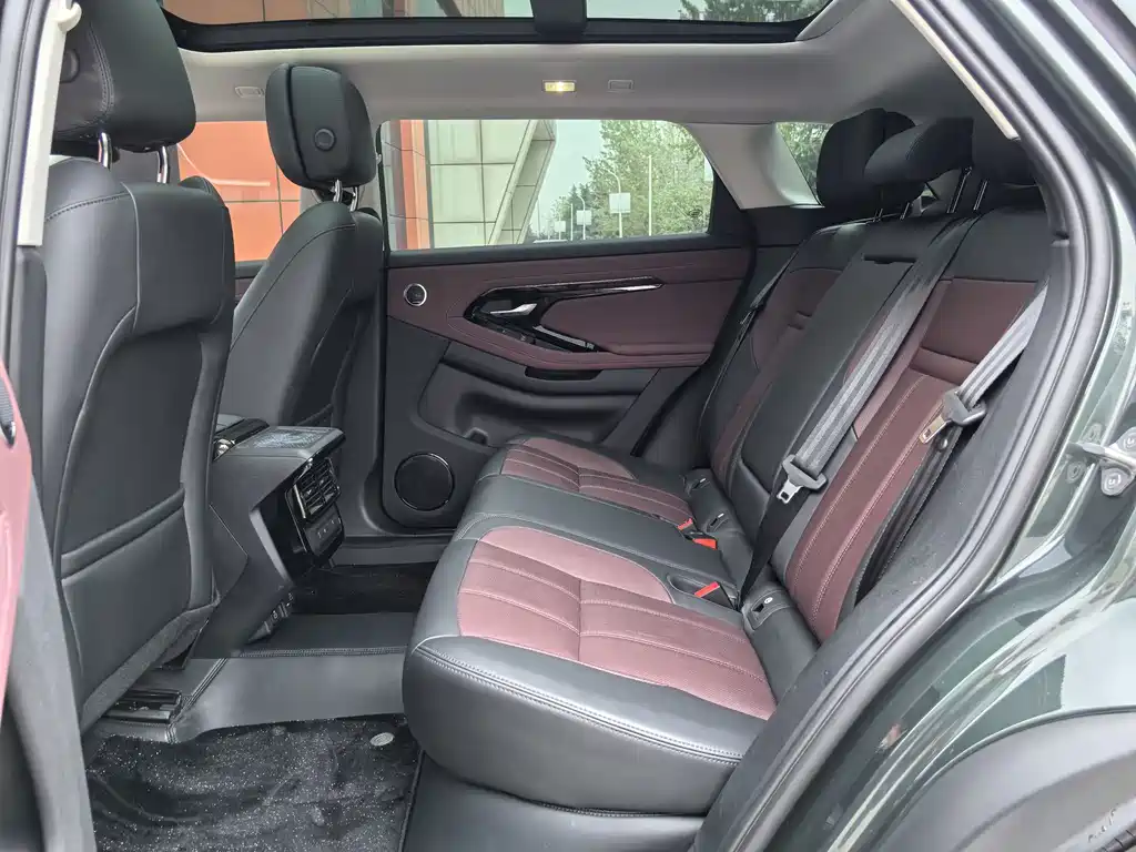 Range Rover Evoque L 2024 SE