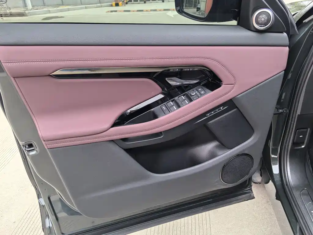 Range Rover Evoque L 2024 SE