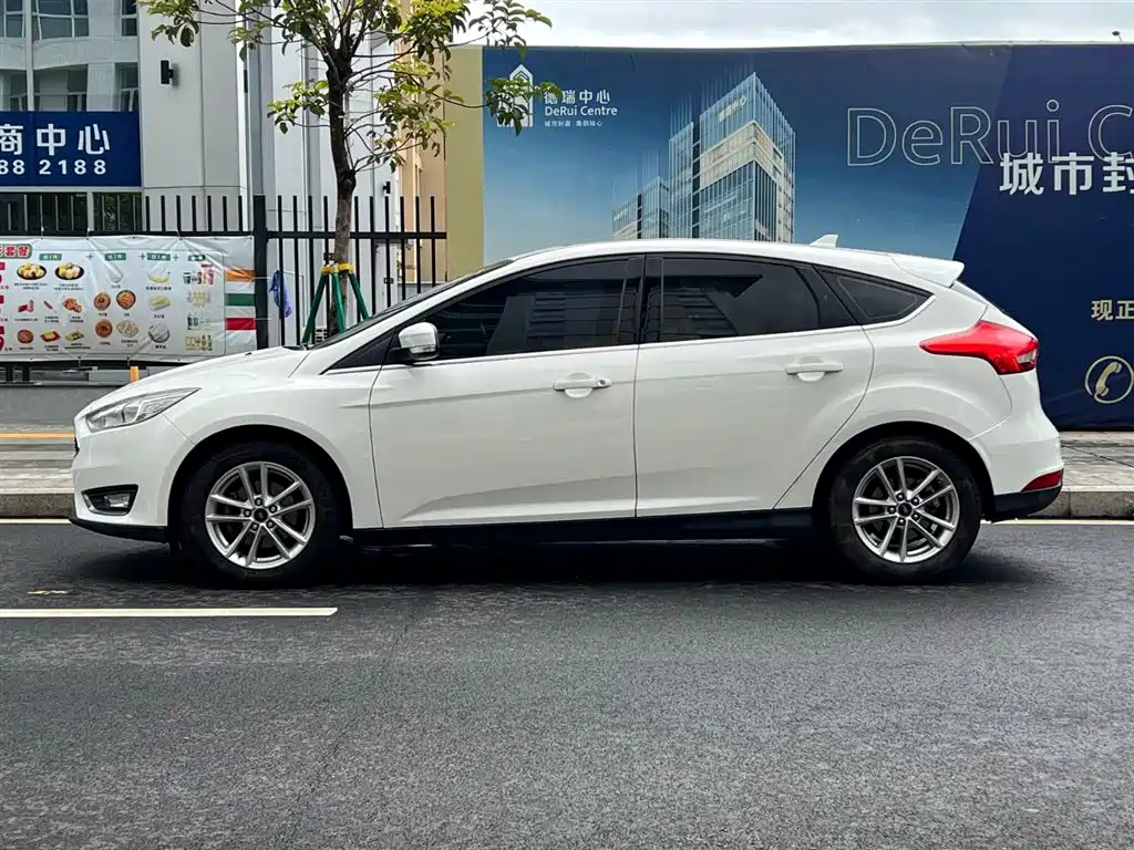 Ford Focus 2018 Hatchback Classic EcoBoost 180 Auto Elite Trim