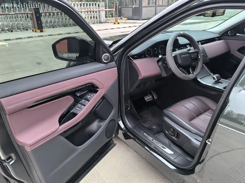 Range Rover Evoque L 2024 SE
