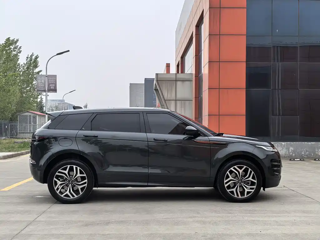 Range Rover Evoque L 2024 SE