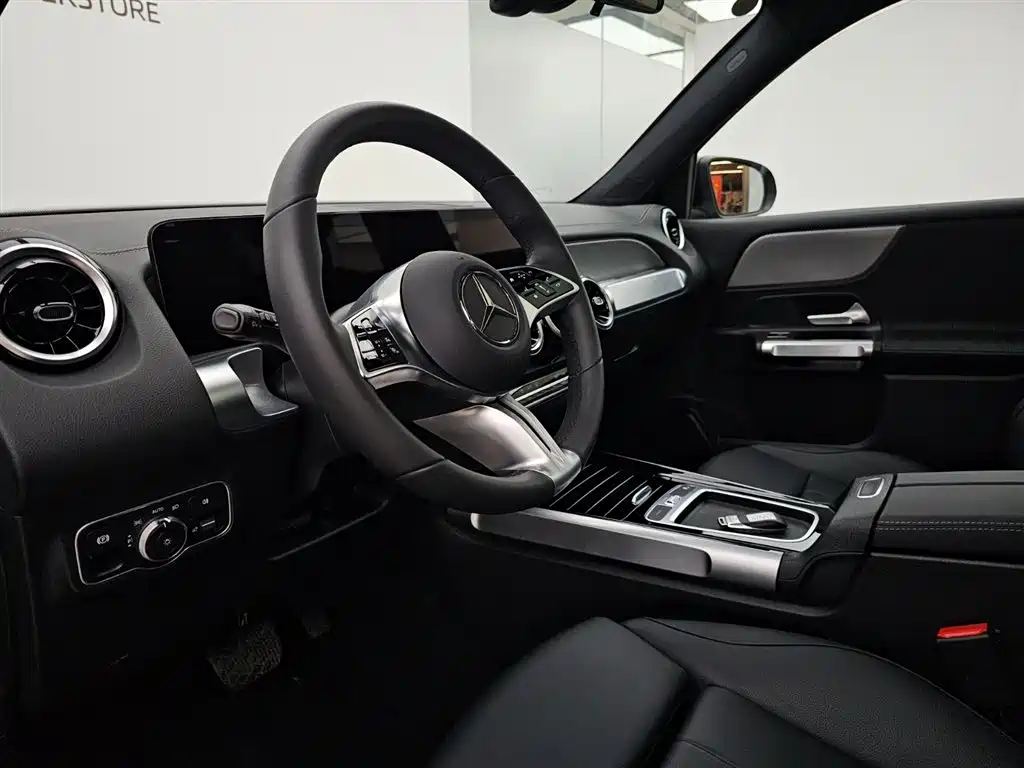 Mercedes-Benz GLB 200 Dynamic Edition (2024 Facelift)