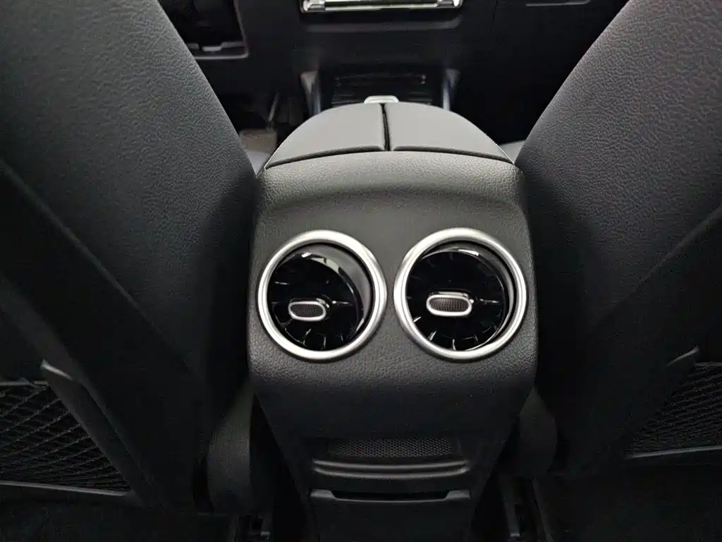 Mercedes-Benz GLB 200 Dynamic Edition (2024 Facelift)