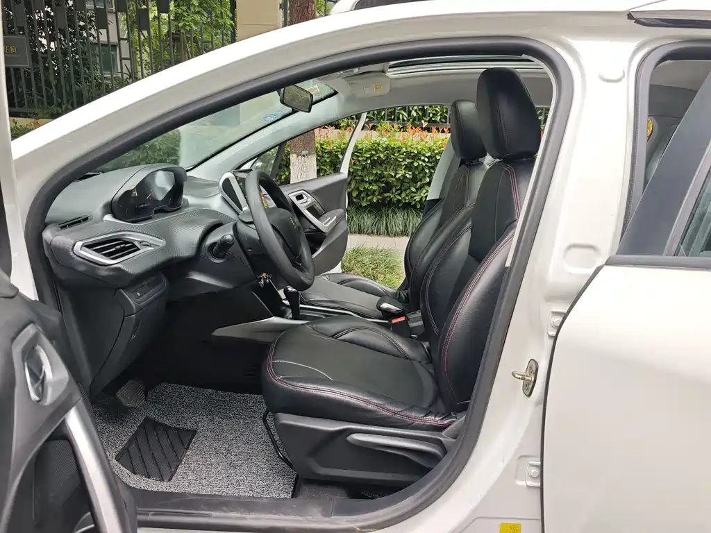 Peugeot 2008 2015 1.6L Automatic Play Cool Edition