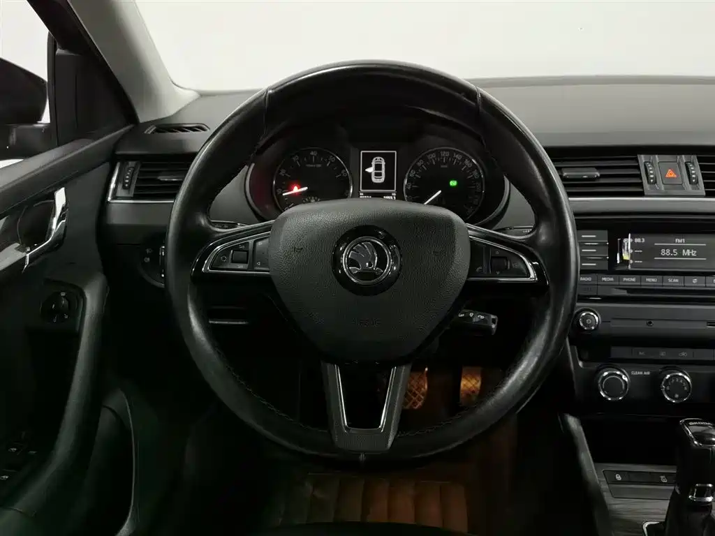 Skoda Octavia 2017 1.6L Automatic Zhixing Edition