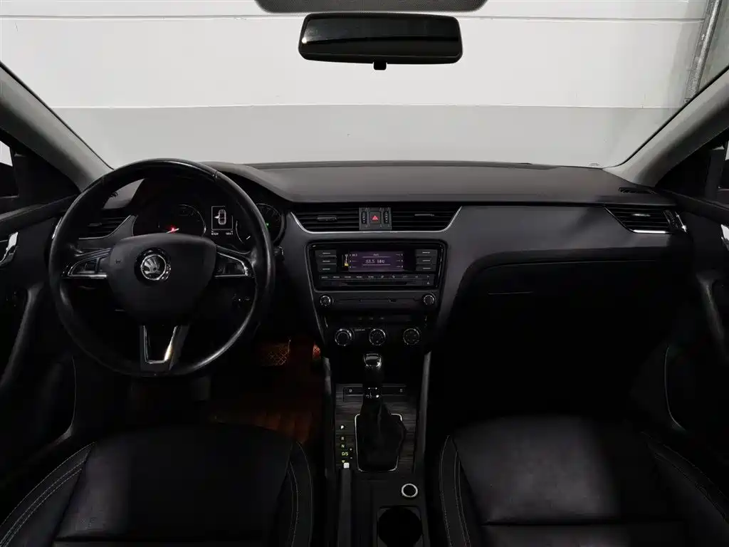 Skoda Octavia 2017 1.6L Automatic Zhixing Edition
