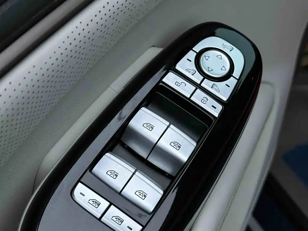 Denza D9 2022 DM-i 970 AWD Flagship
