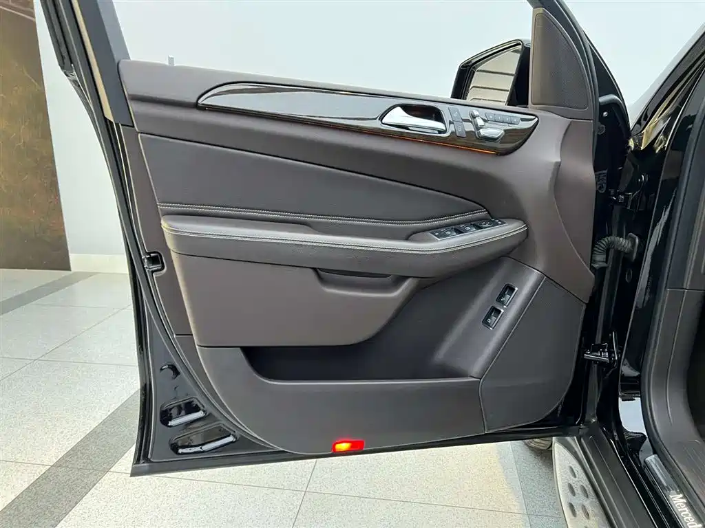 Mercedes-Benz GLS 400 4MATIC
