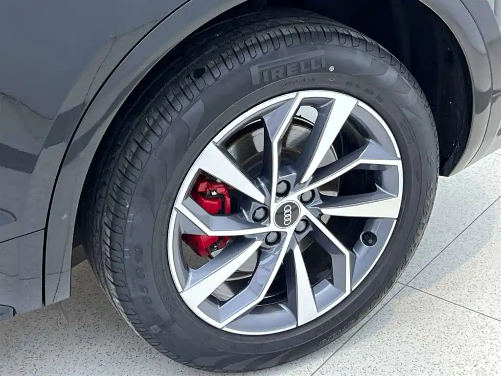 Audi Q5L 2024 40 TFSI Luxury Dynamic Edition