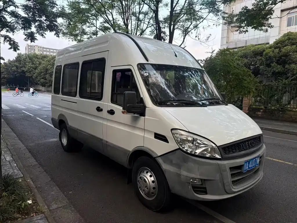 Iveco Bao Di 2017 2.5T Classic A37 Bus High Roof 7-Seater 47Z5