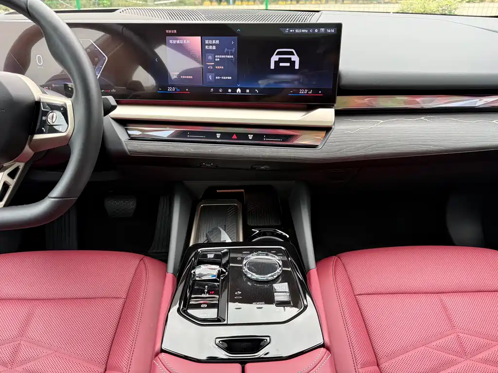 BMW 5 Series 2025 530Li Premium M Sport Package - фото 8