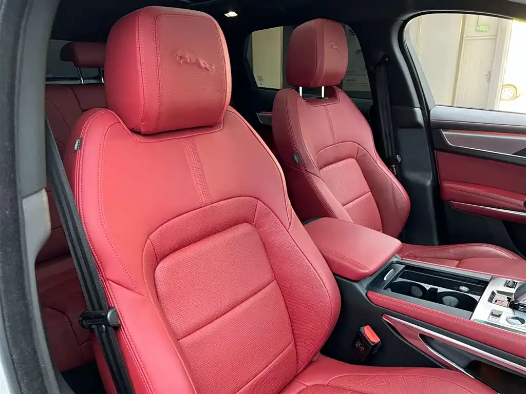 Jaguar F-PACE 2024 P250 R-Dynamic SE