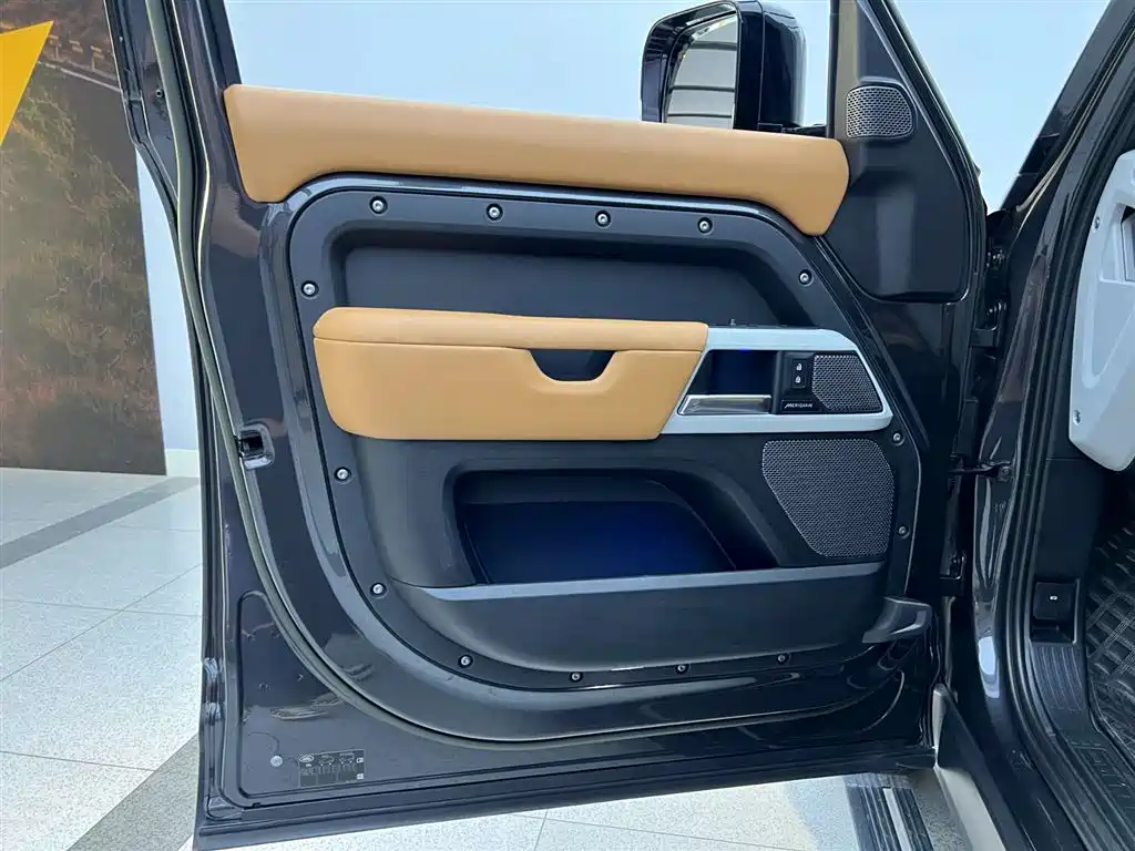 Land Rover Defender 2023 110 3.0T P400 Dark Edition