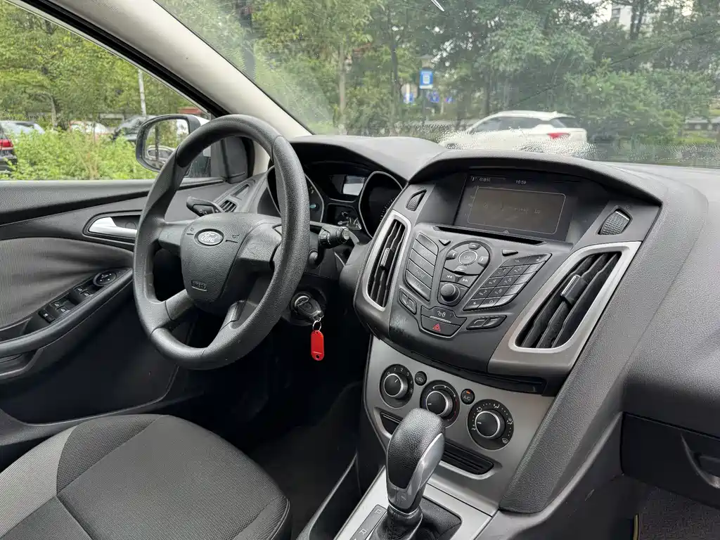Ford Focus 2012 Hatchback 1.6L Automatic Comfort