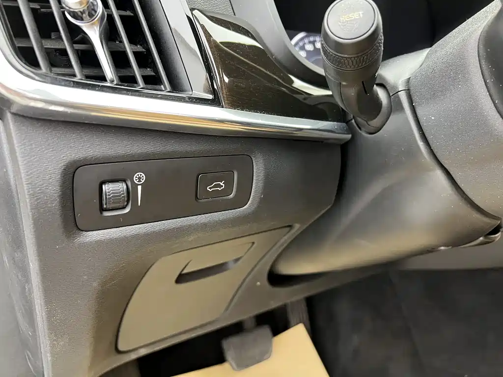 Volvo S90 2018 T4 Zhiyuan Edition