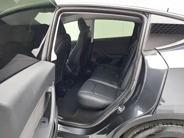 Model Y 2024 Rear-Wheel Drive