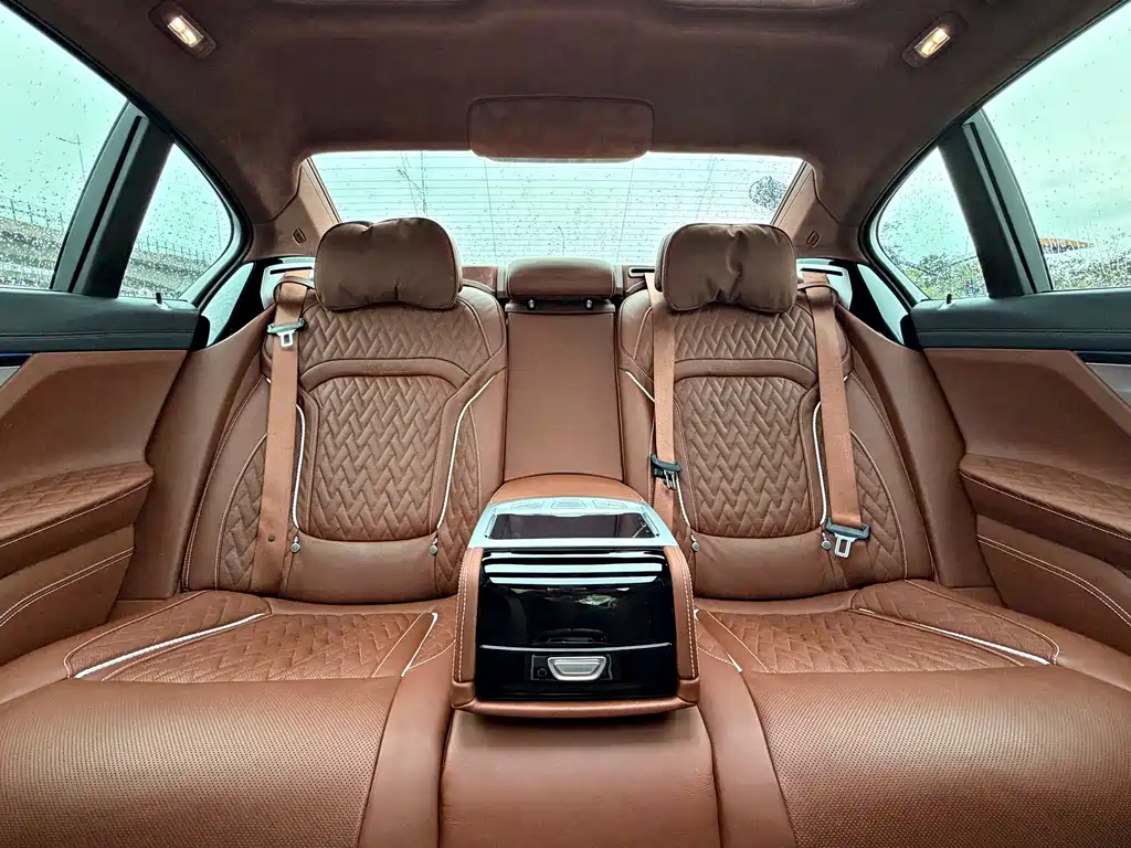 BMW 7 Series 2021 740Li xDrive Executive M Sport Package - фото 11