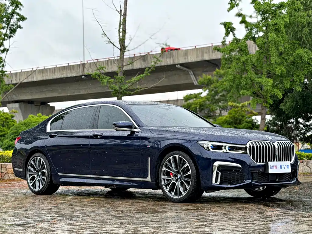 BMW 7 Series 2021 740Li xDrive Executive M Sport Package - фото 3