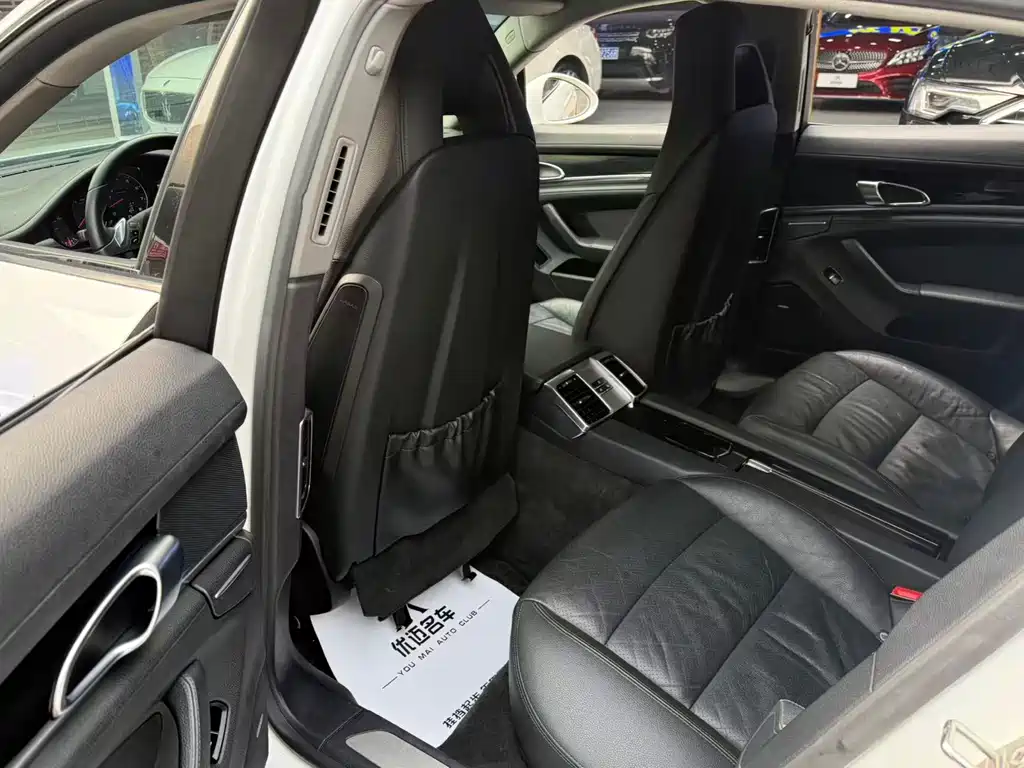 Panamera 4 Platinum Edition
