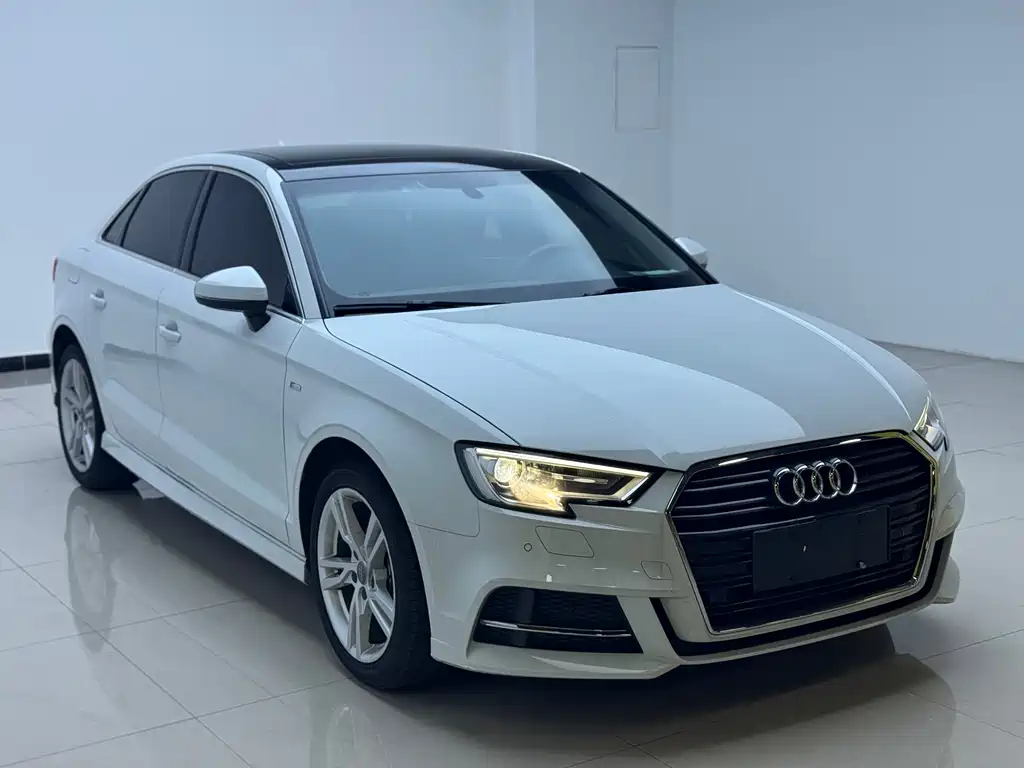 Audi A3 2018 30th Anniversary Edition Limousine 35 TFSI Fashion Edition