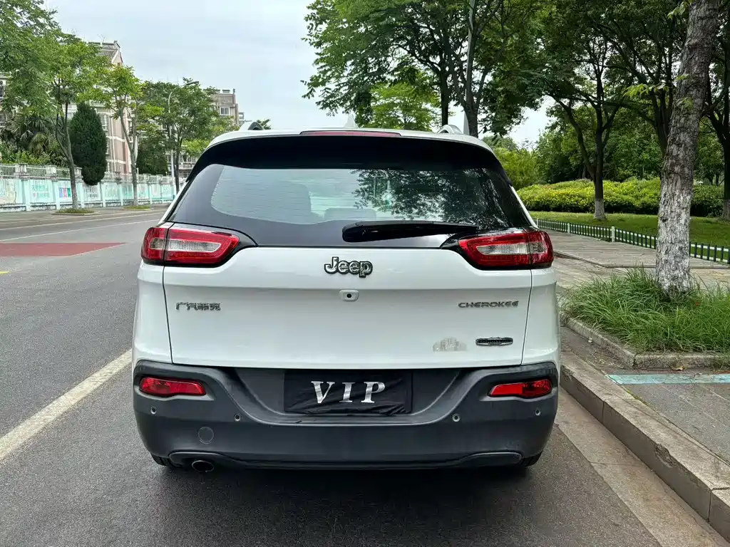 Jeep Cherokee 2016 2.0L Superior Edition